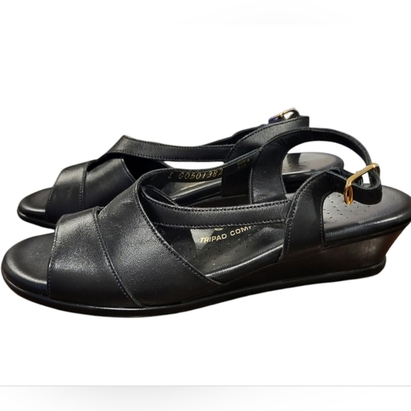 SAS Caress Black Cross Strap Wedge Buckle Strap Comfort Sandal Size 7 Slim - Picture 1 of 7